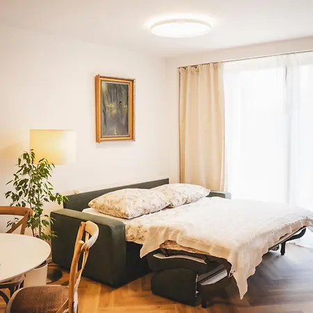 Pioneer House - App With Free Parking Place, Terrace And Private Garden Διαμέρισμα Μπρατισλάβα