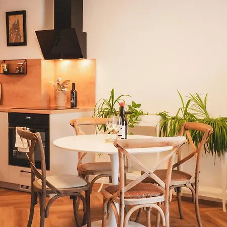 Pioneer House - App With Free Parking Place, Terrace And Private Garden * Μπρατισλάβα